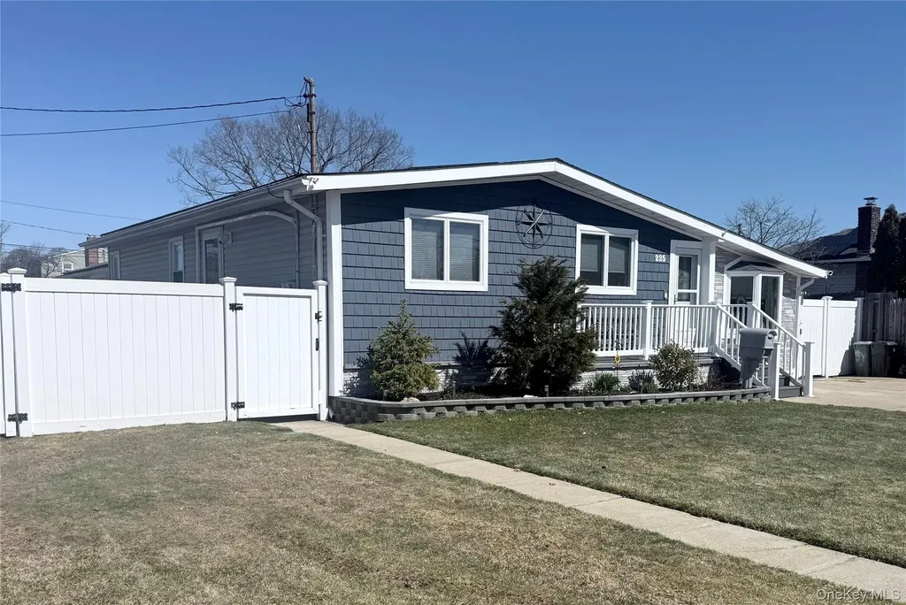 225 Montgomery Avenue West Babylon NY 11704