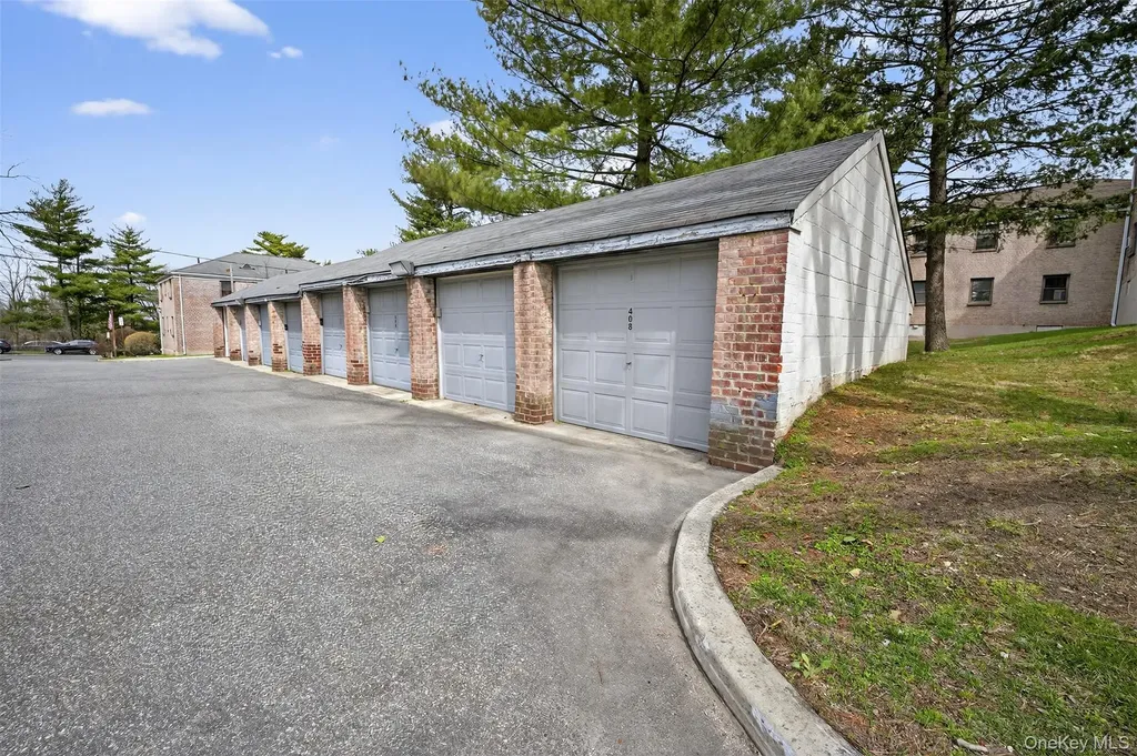 13 W Mill Drive Great Neck NY 11021