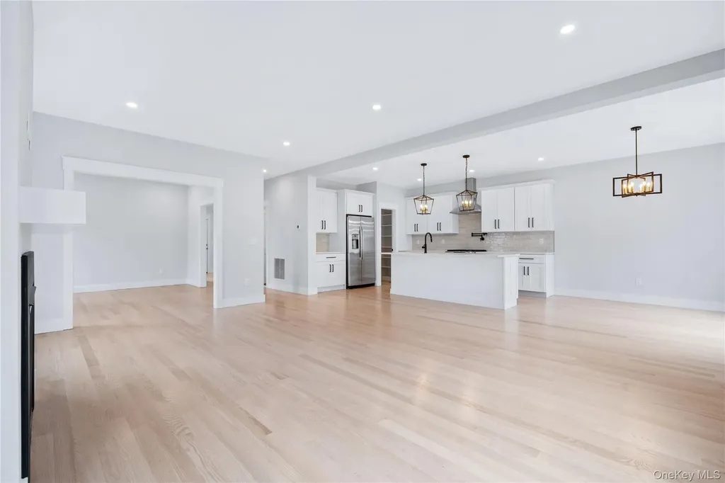 16 Stephens Lane Valhalla NY 10595