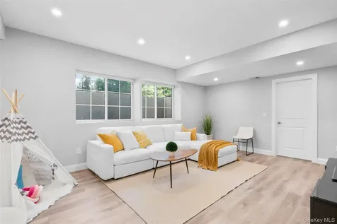 3 Robin Hill Road Scarsdale NY 10583