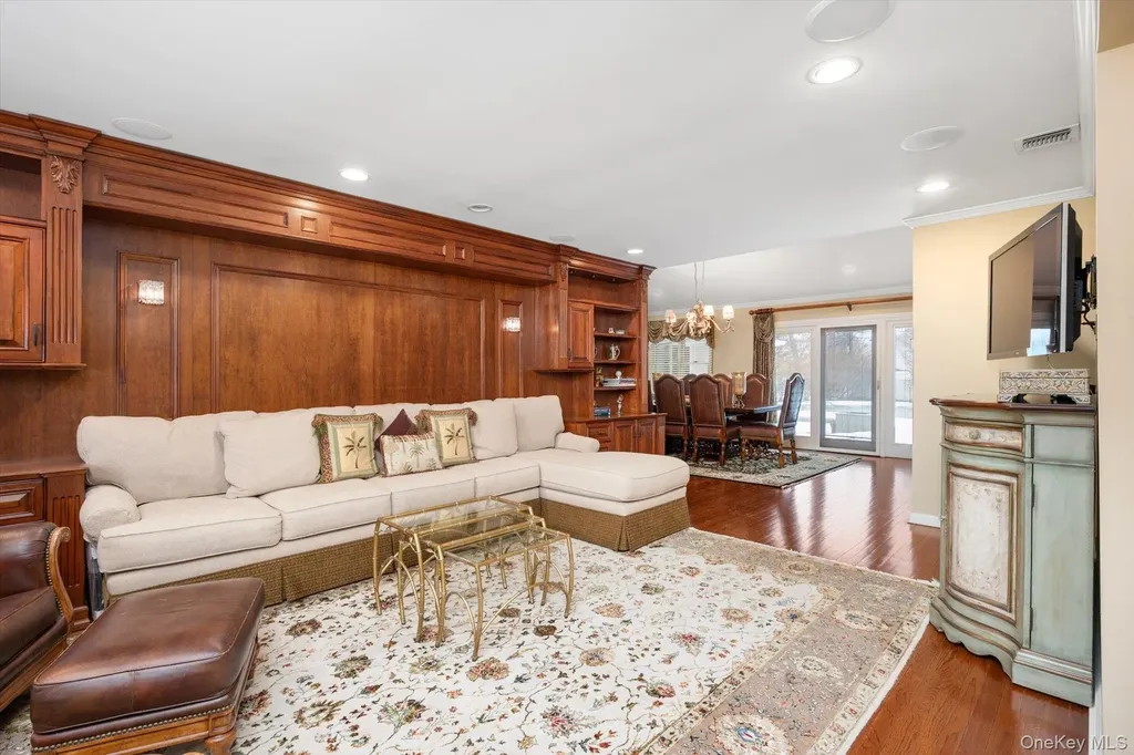 9 Ellis Drive Syosset NY 11791