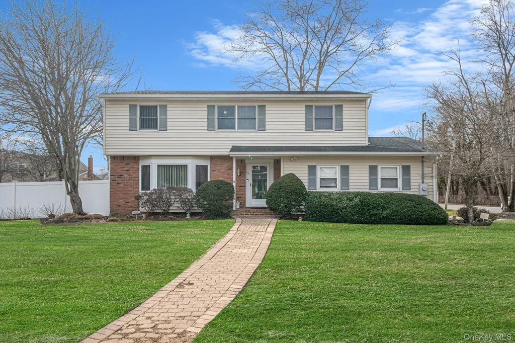 12 Hughes Lane North Babylon NY 11703