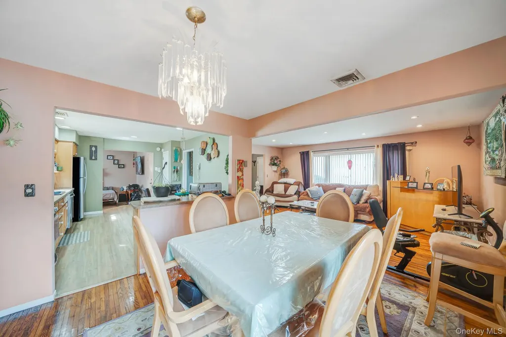 12 Hughes Lane North Babylon NY 11703