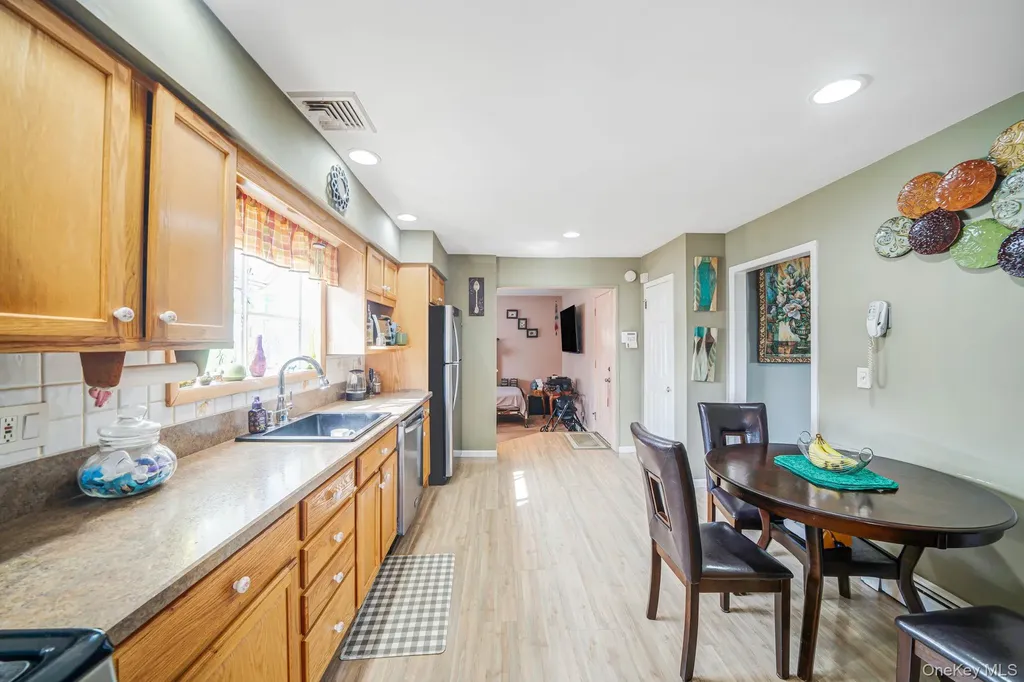 12 Hughes Lane North Babylon NY 11703