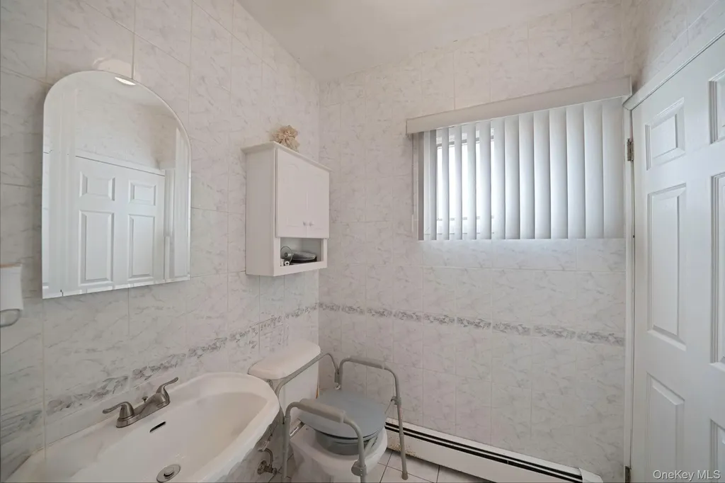 12 Hughes Lane North Babylon NY 11703