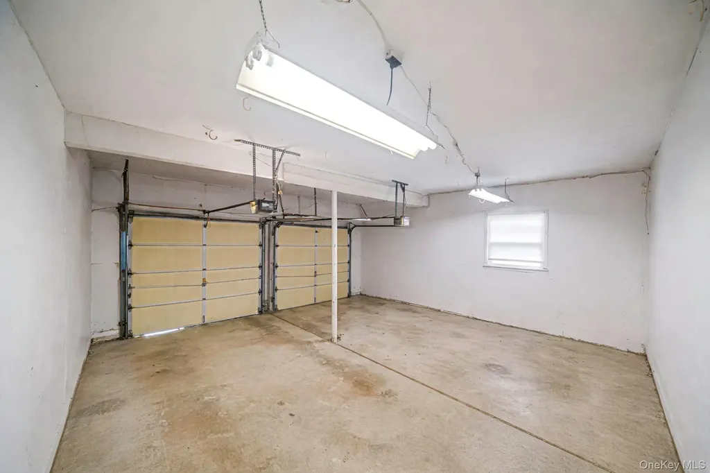 12 Hughes Lane North Babylon NY 11703