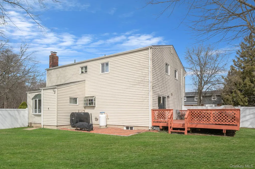 12 Hughes Lane North Babylon NY 11703