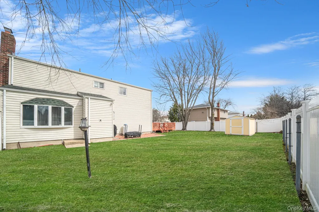 12 Hughes Lane North Babylon NY 11703