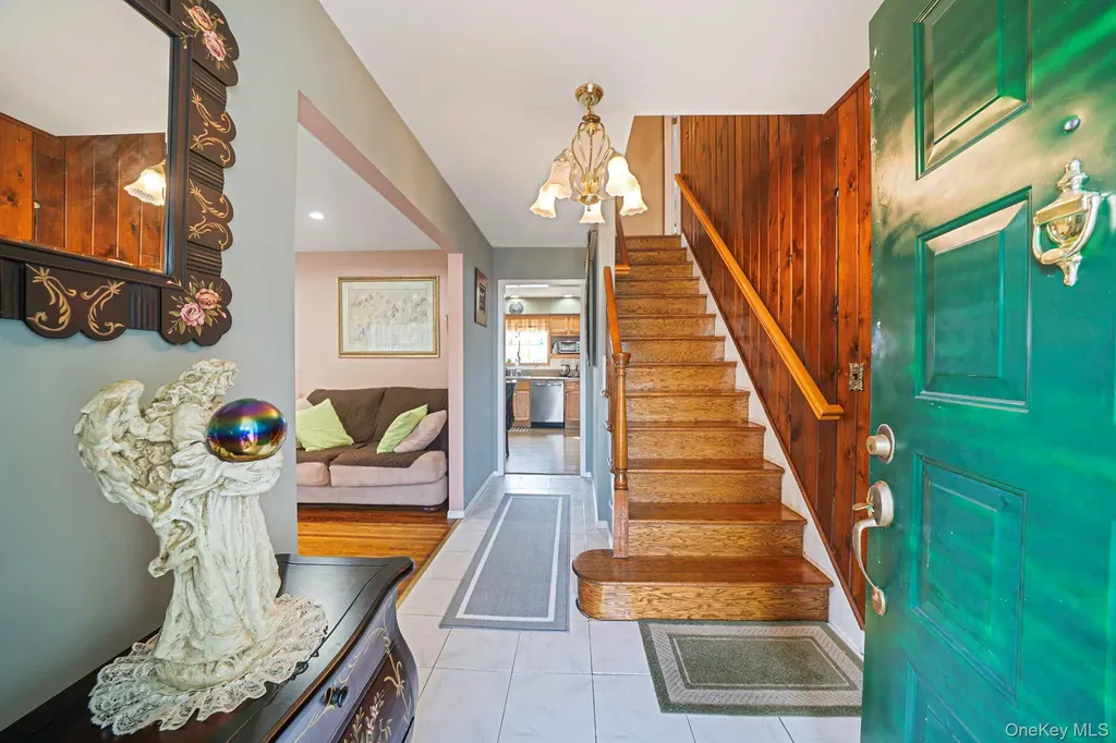 12 Hughes Lane North Babylon NY 11703