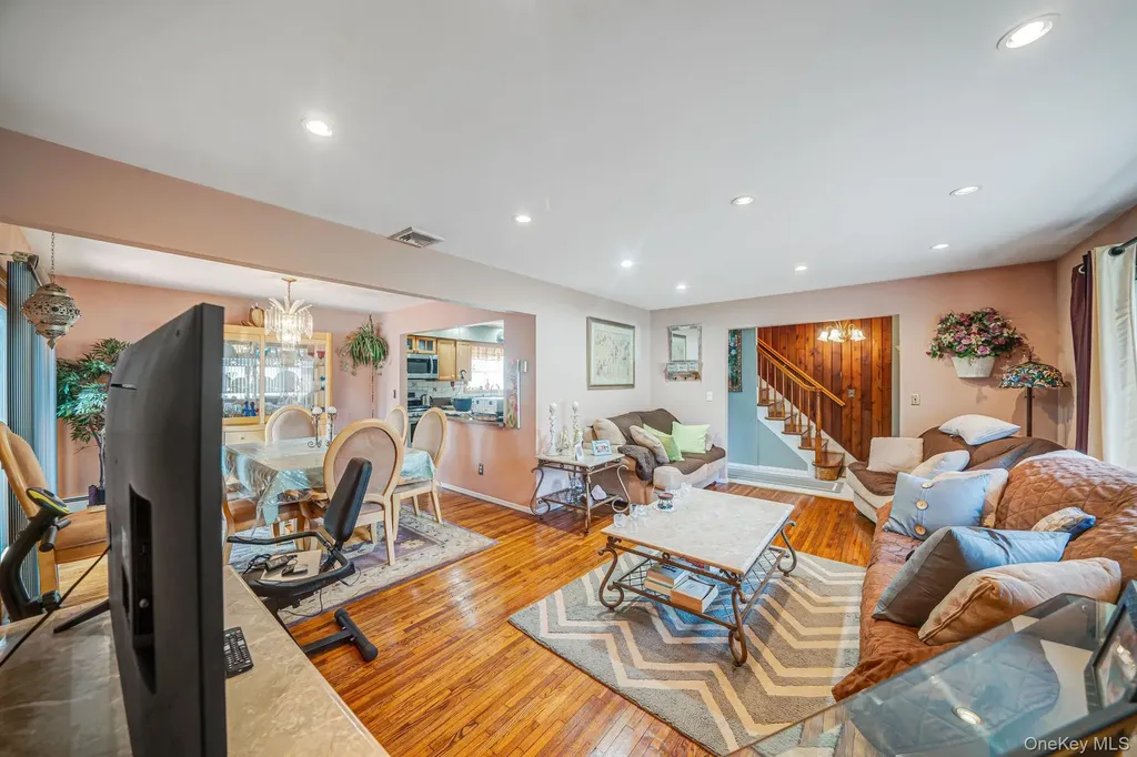 12 Hughes Lane North Babylon NY 11703