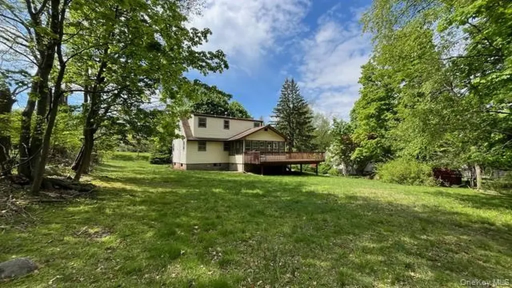 160 E Willow Tree Road Spring Valley NY 10977