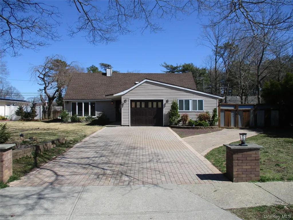 39 Split Cedar Drive Islandia NY 11749