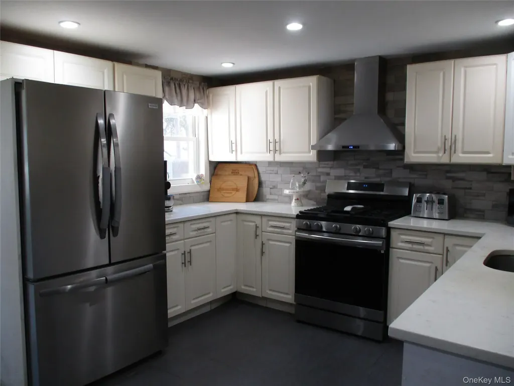 39 Split Cedar Drive Islandia NY 11749