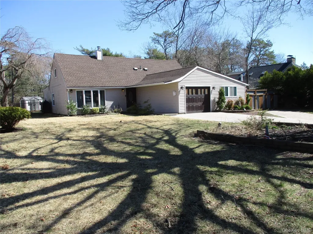 39 Split Cedar Drive Islandia NY 11749