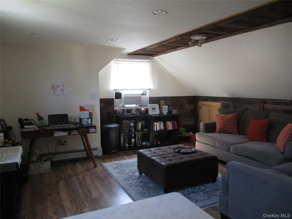 39 Split Cedar Drive Islandia NY 11749