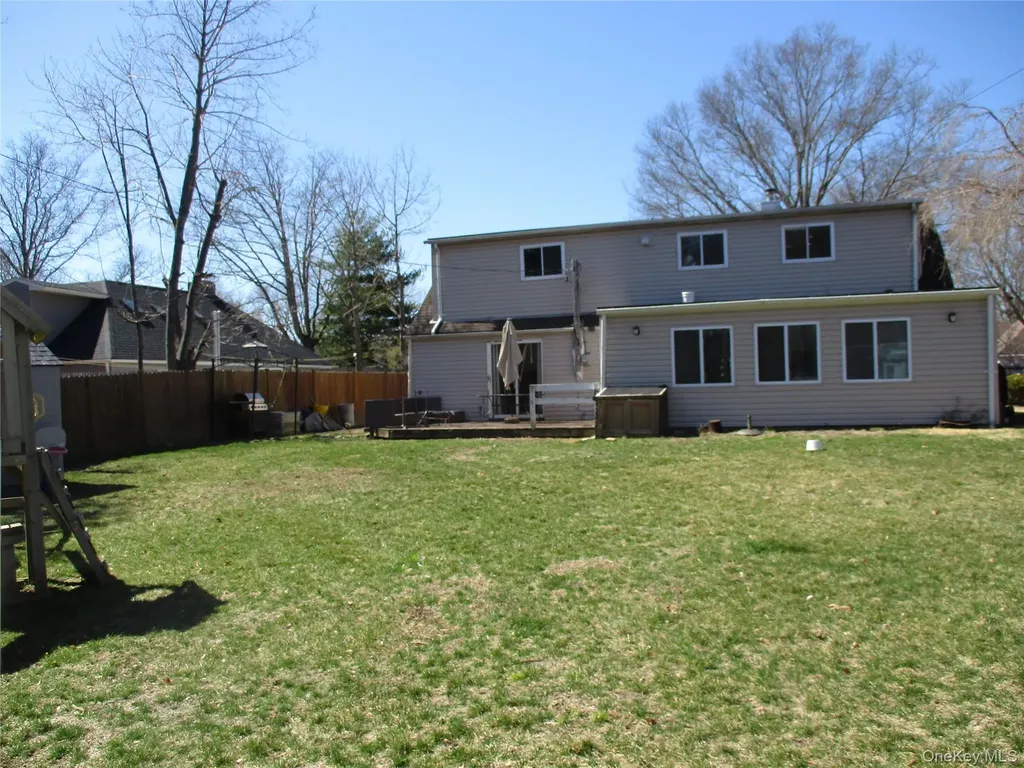 39 Split Cedar Drive Islandia NY 11749