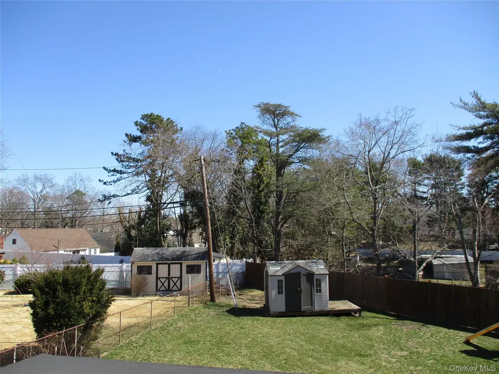 39 Split Cedar Drive Islandia NY 11749