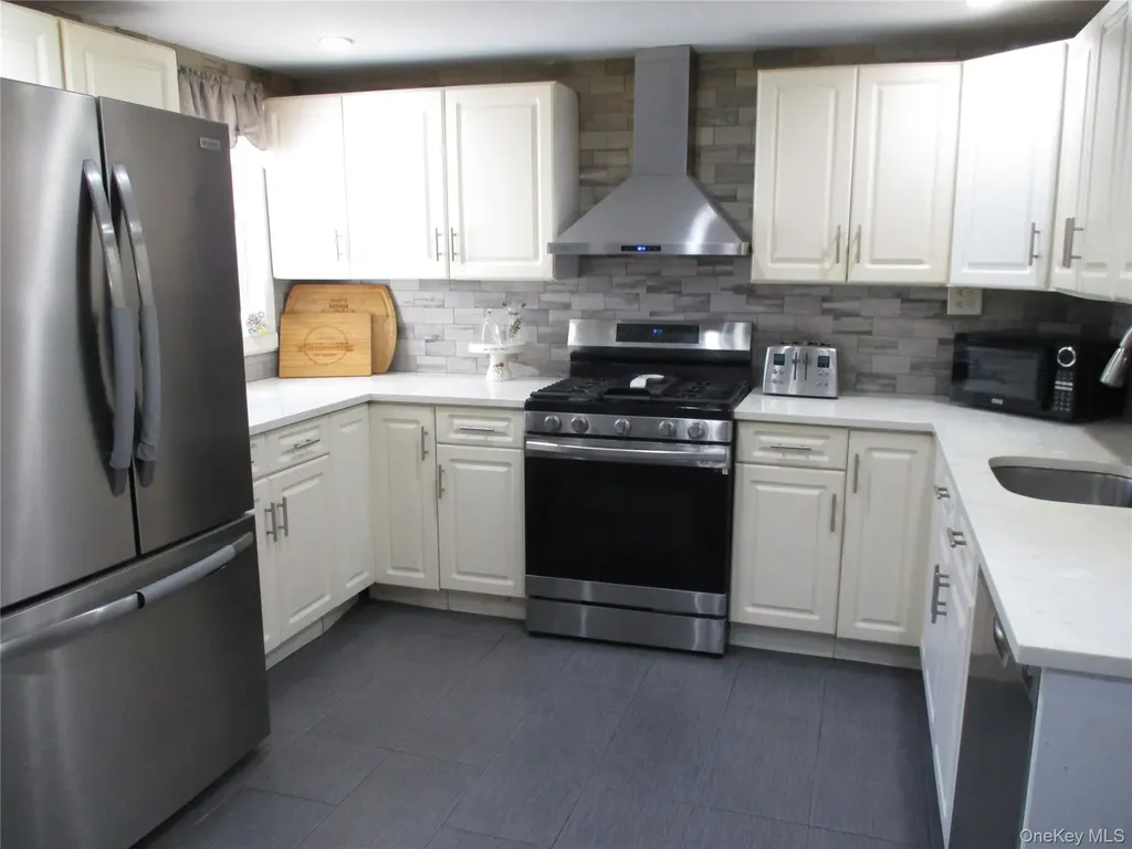 39 Split Cedar Drive Islandia NY 11749