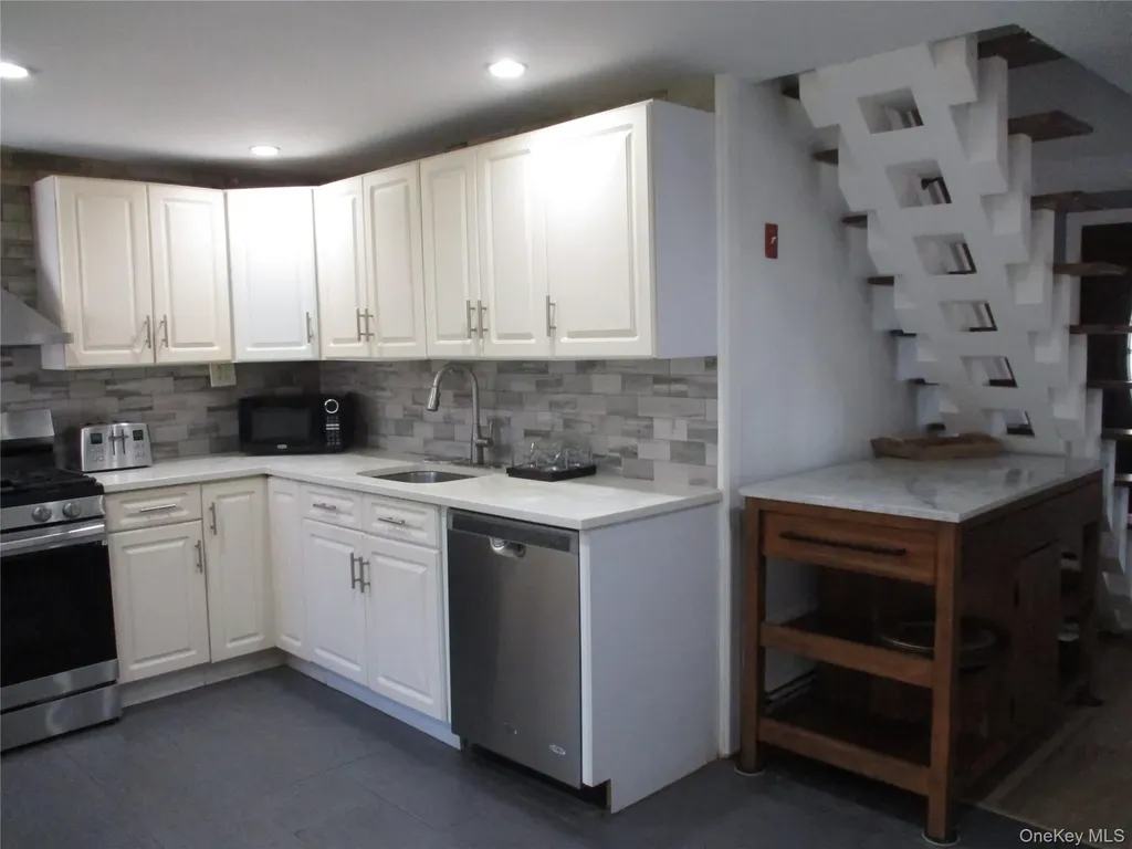 39 Split Cedar Drive Islandia NY 11749