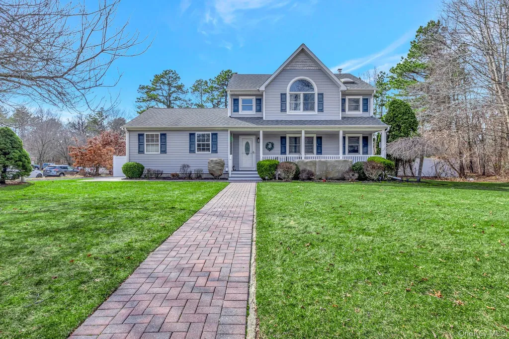 10 Tall Oaks Court Manorville NY 11949