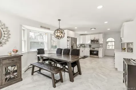 10 Tall Oaks Court Manorville NY 11949