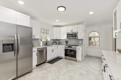 10 Tall Oaks Court Manorville NY 11949