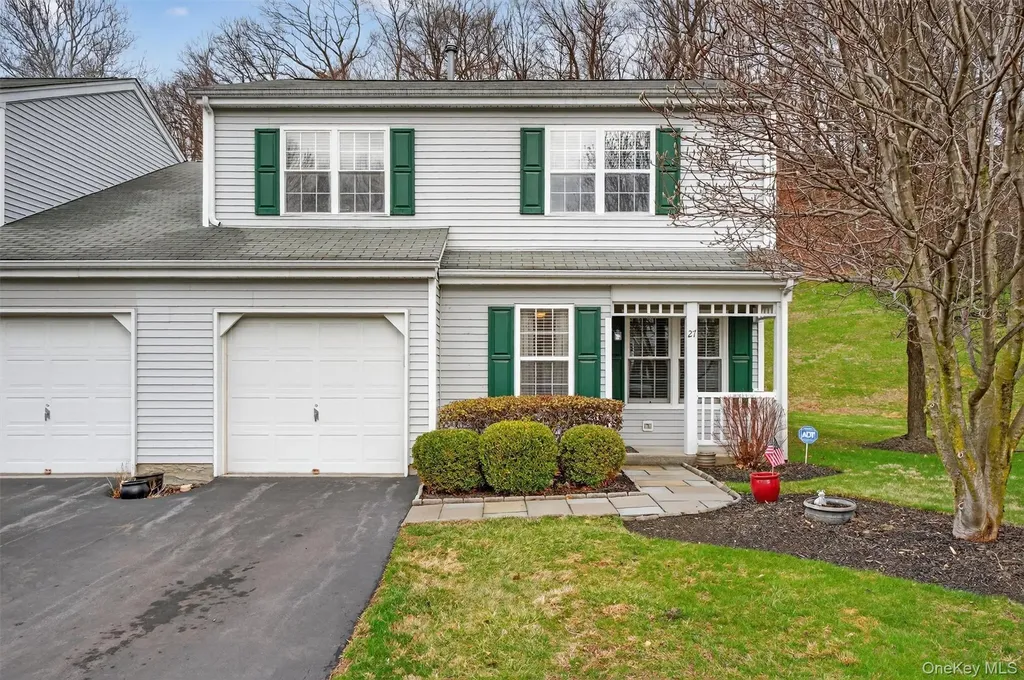 27 Tall Tree Lane Poughkeepsie NY 12601