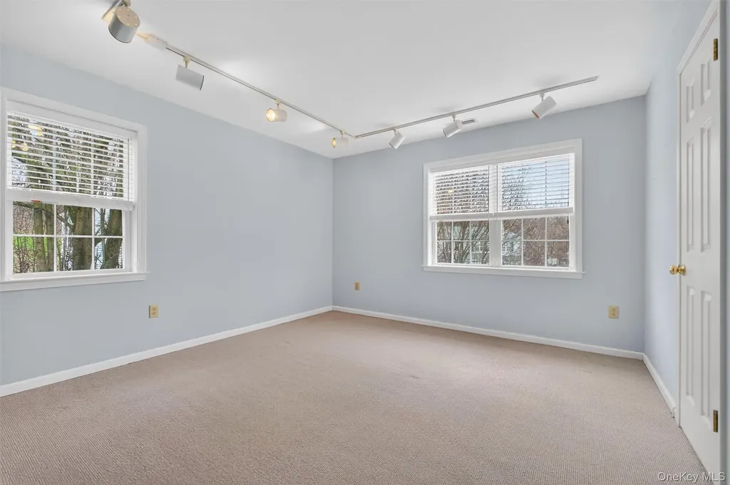 27 Tall Tree Lane Poughkeepsie NY 12601