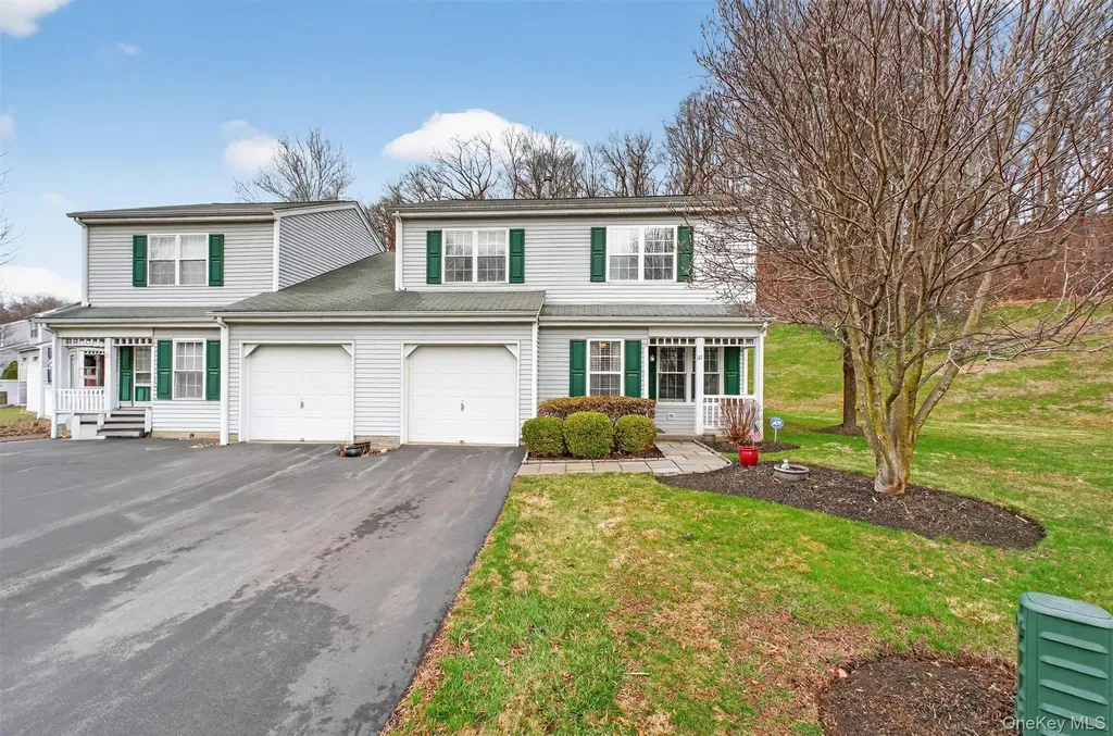 27 Tall Tree Lane Poughkeepsie NY 12601