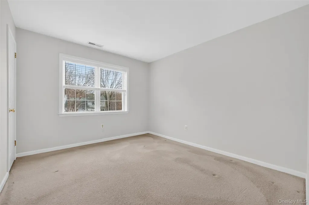 27 Tall Tree Lane Poughkeepsie NY 12601