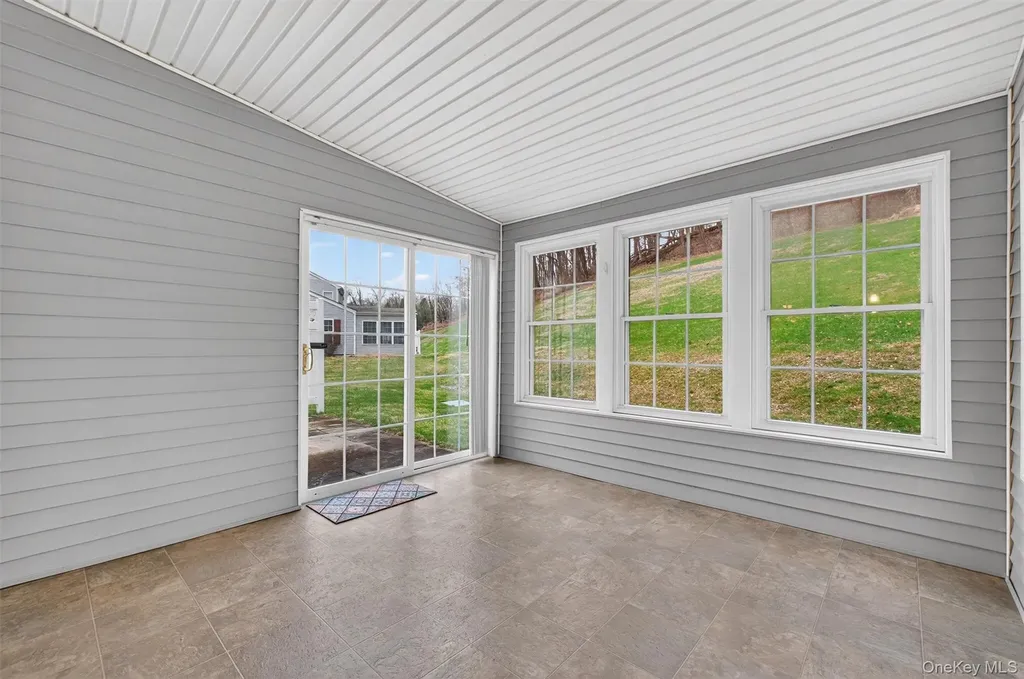 27 Tall Tree Lane Poughkeepsie NY 12601