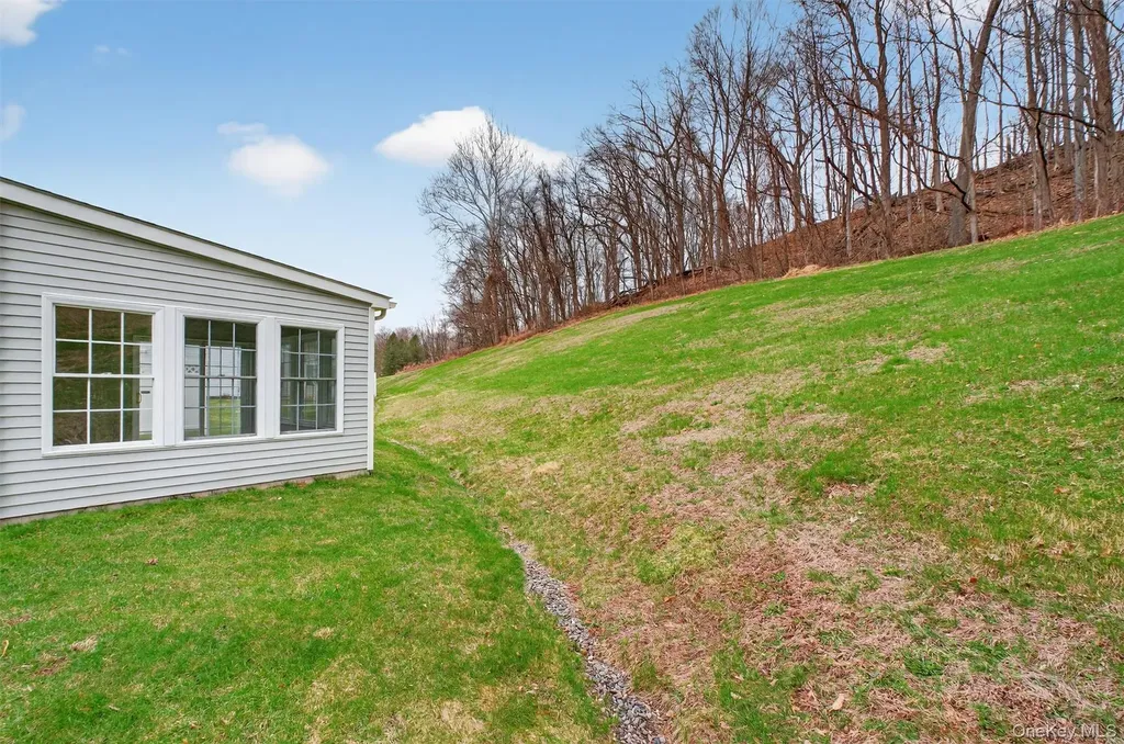27 Tall Tree Lane Poughkeepsie NY 12601