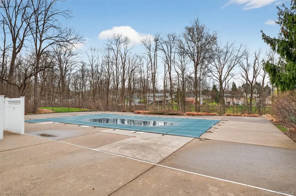 27 Tall Tree Lane Poughkeepsie NY 12601