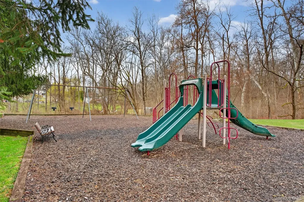 27 Tall Tree Lane Poughkeepsie NY 12601