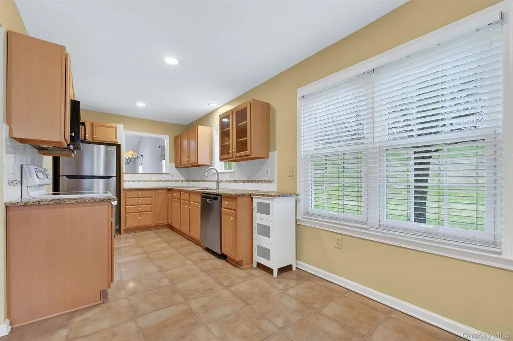 27 Tall Tree Lane Poughkeepsie NY 12601