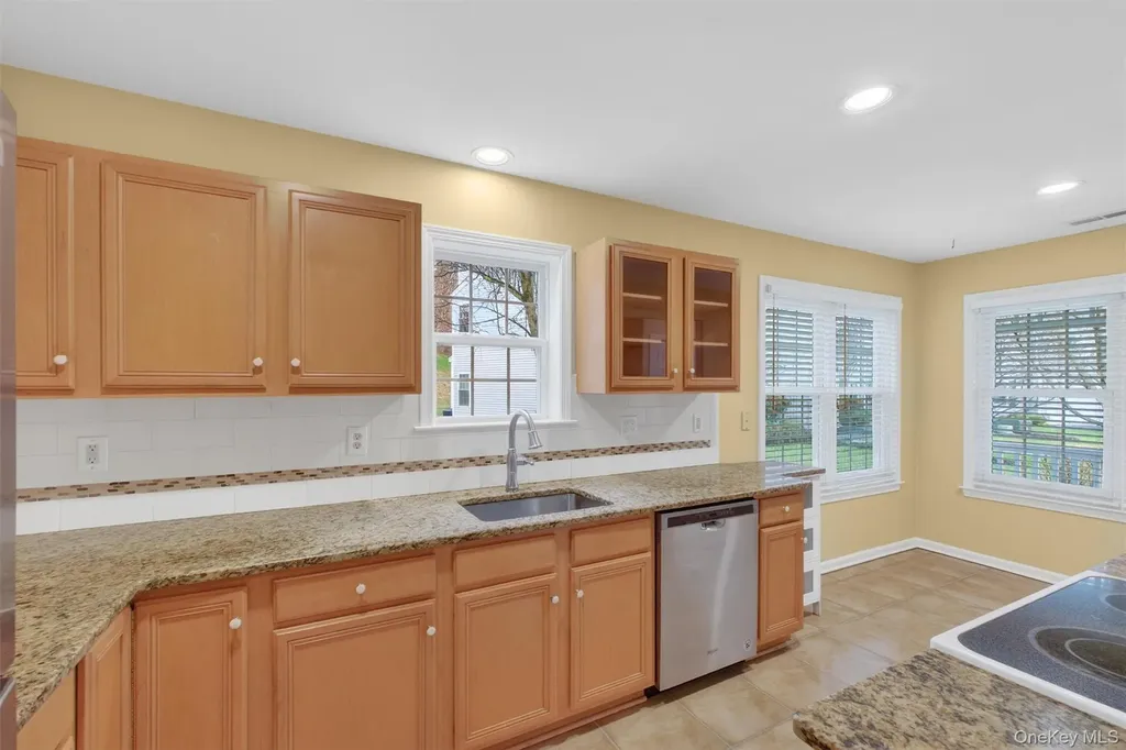 27 Tall Tree Lane Poughkeepsie NY 12601