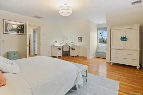 230 Ridgecrest Road Briarcliff Manor NY 10510