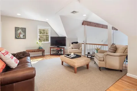 230 Ridgecrest Road Briarcliff Manor NY 10510