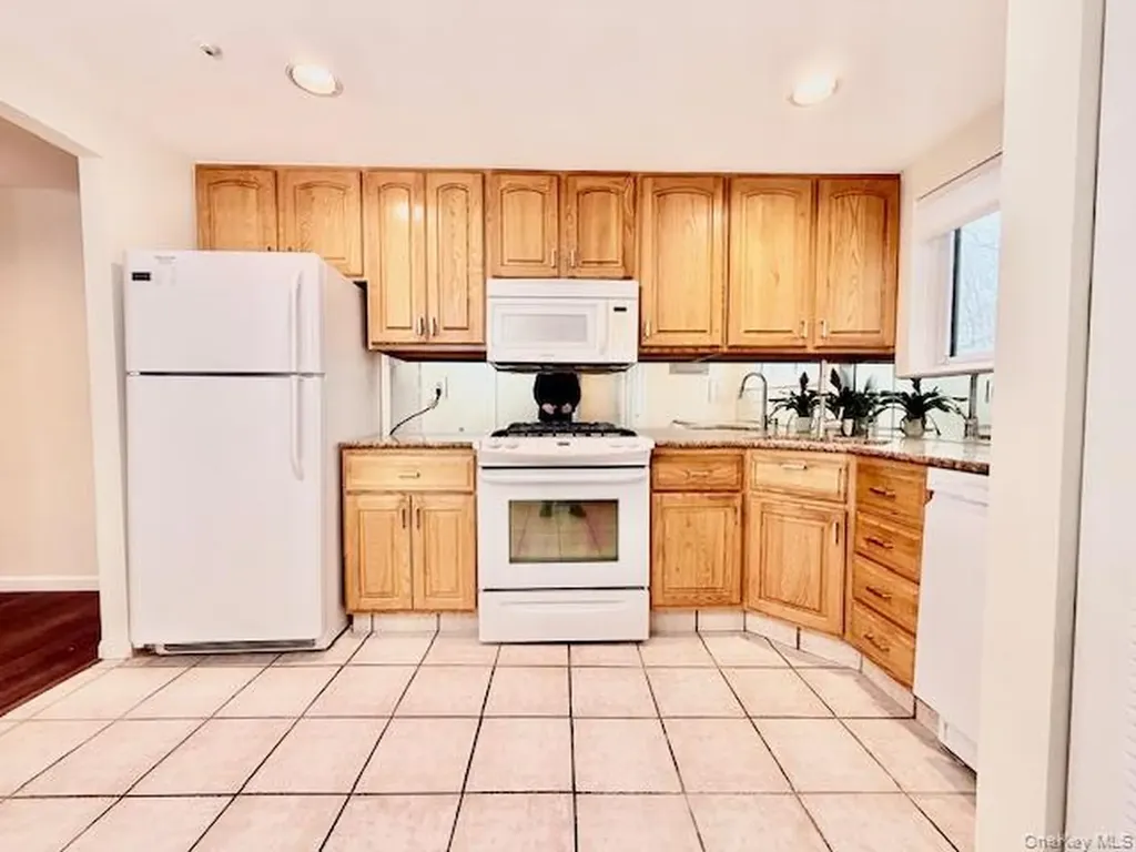 155 Golf Lane Medford NY 11763