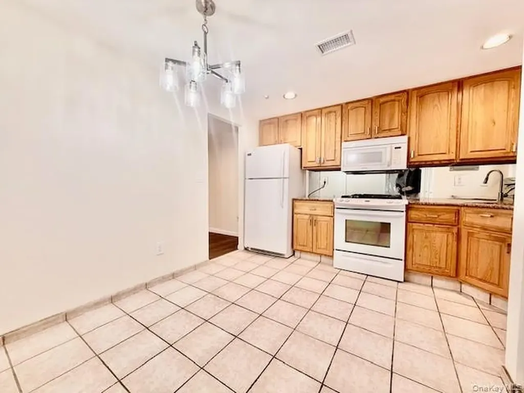155 Golf Lane Medford NY 11763