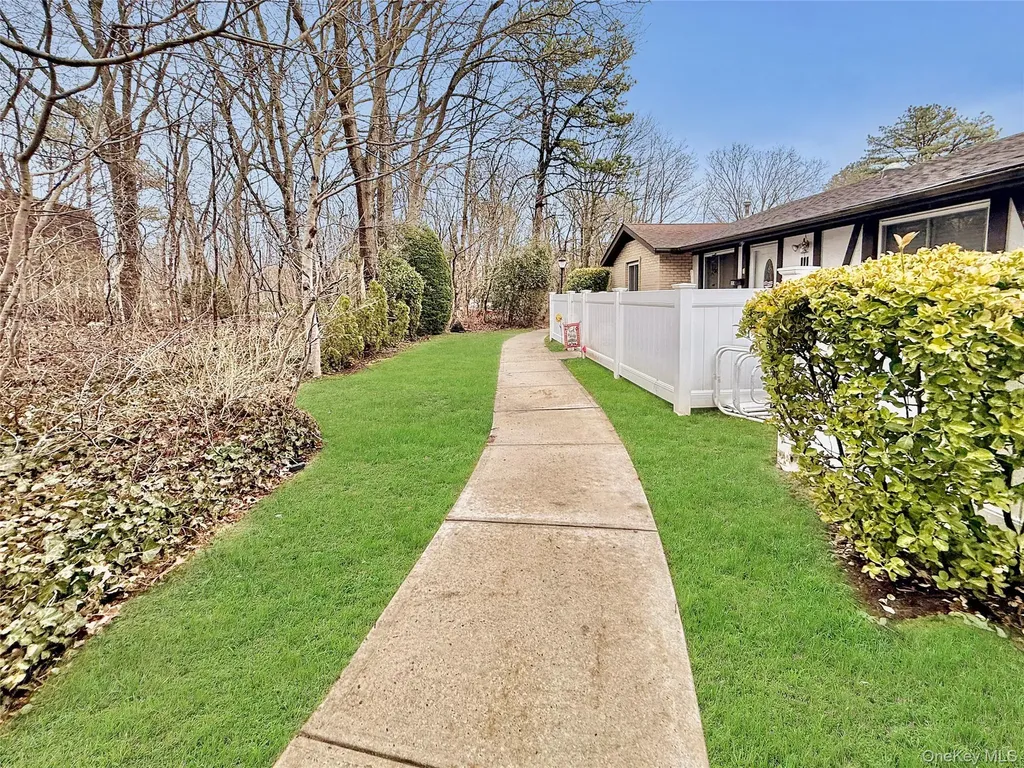 155 Golf Lane Medford NY 11763