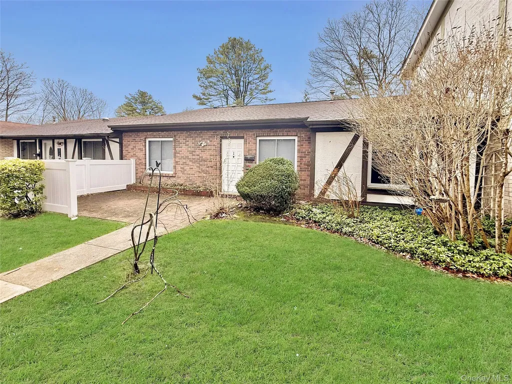 155 Golf Lane Medford NY 11763