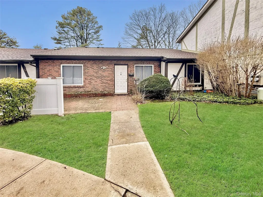 155 Golf Lane Medford NY 11763
