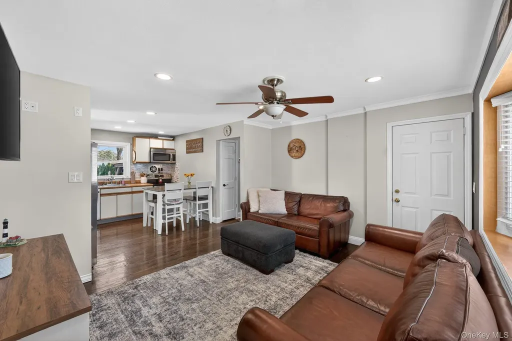 49 Maple Drive Deer Park NY 11729