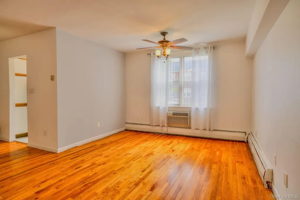 20 Daley Place Lynbrook NY 11563