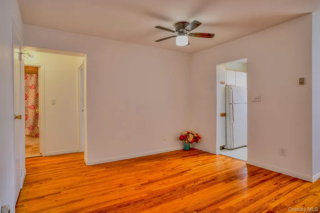 20 Daley Place Lynbrook NY 11563