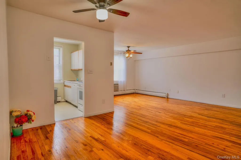 20 Daley Place Lynbrook NY 11563