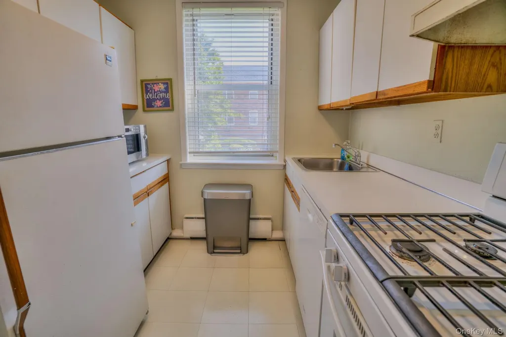 20 Daley Place Lynbrook NY 11563