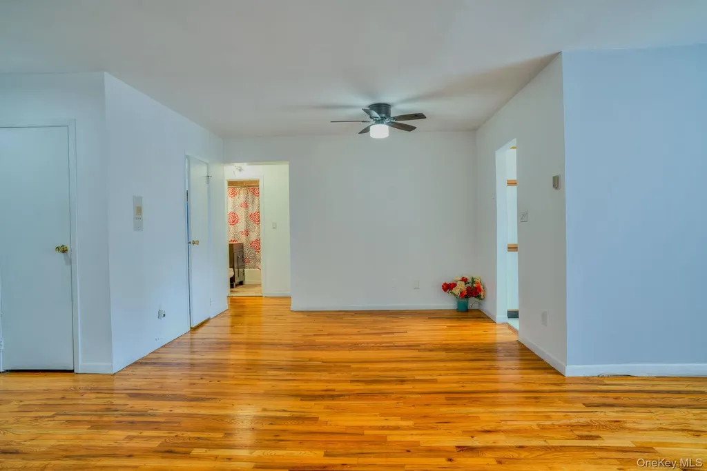 20 Daley Place Lynbrook NY 11563