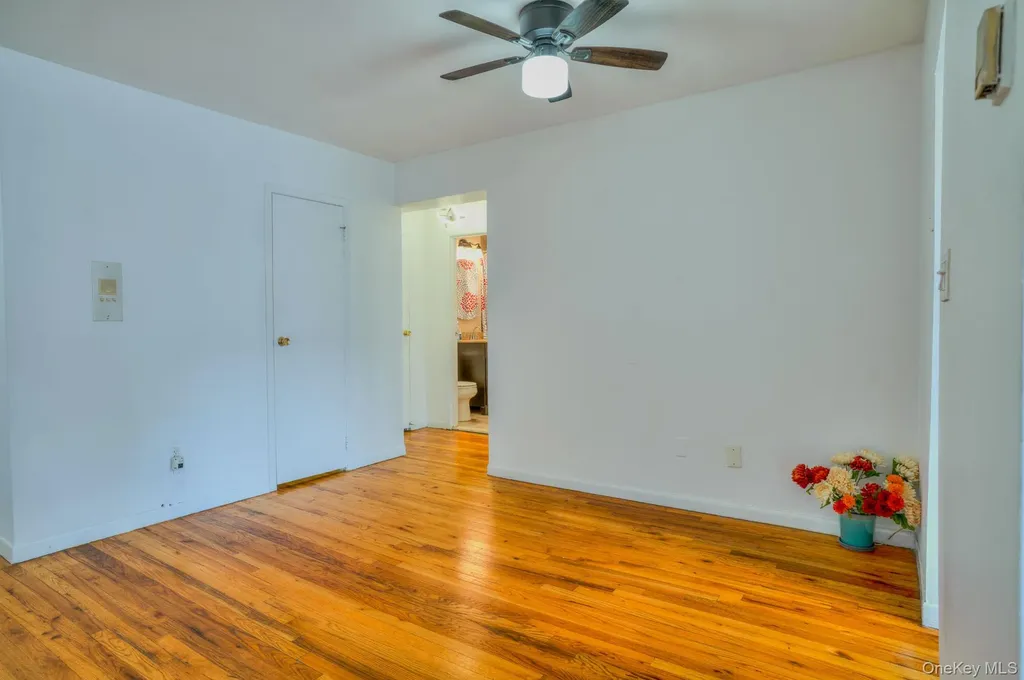 20 Daley Place Lynbrook NY 11563